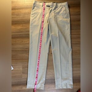 Dockers dress Men's Tan Pants Size: 33x32